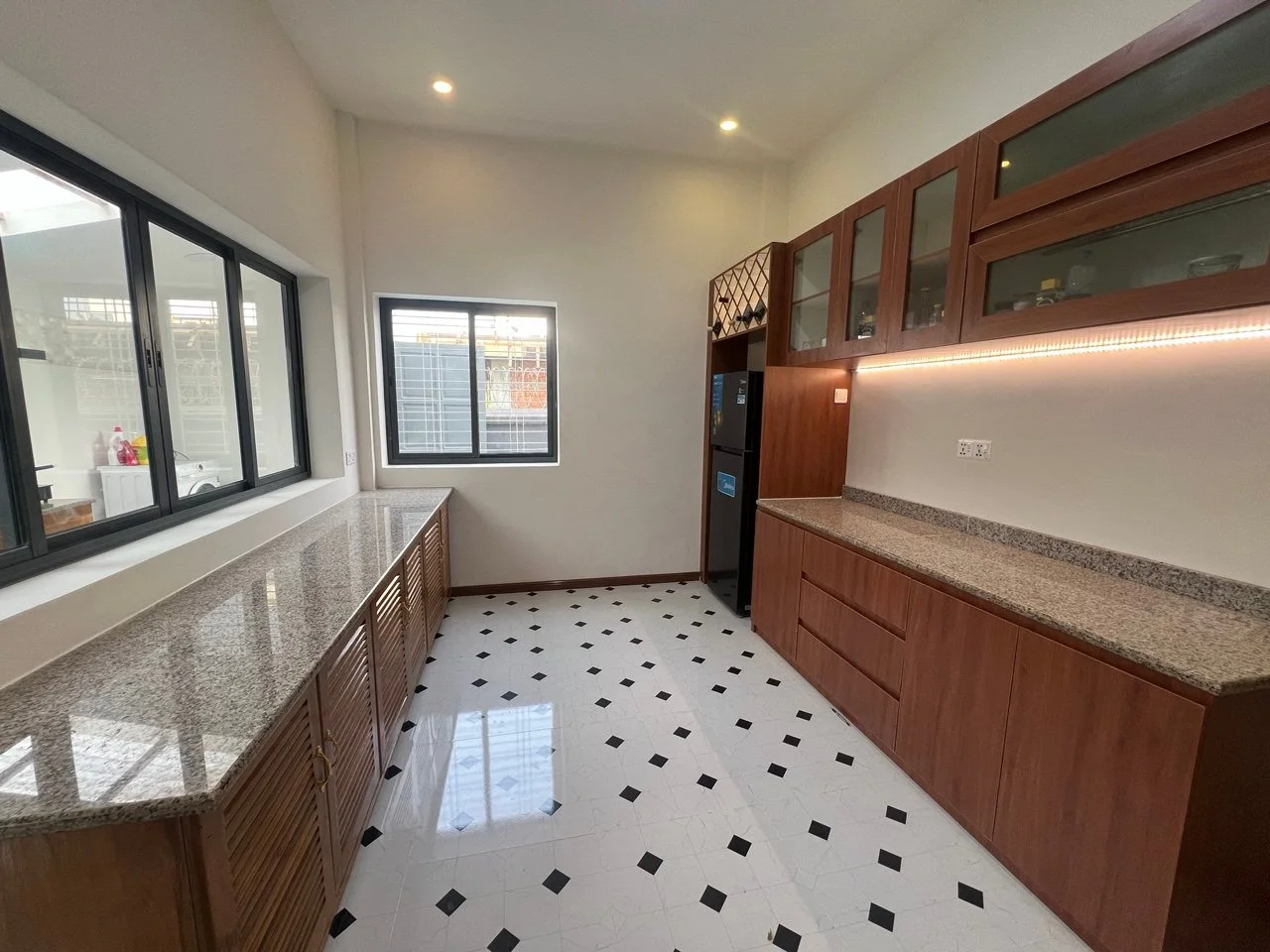 8 Mile Kitchen, interior project in Yangon