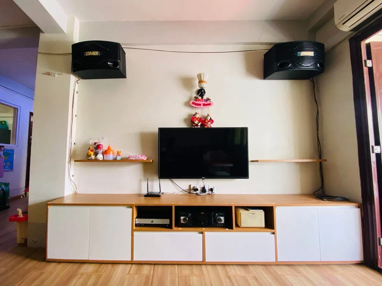 Captain Nyan Furniture, photo 5 of 9